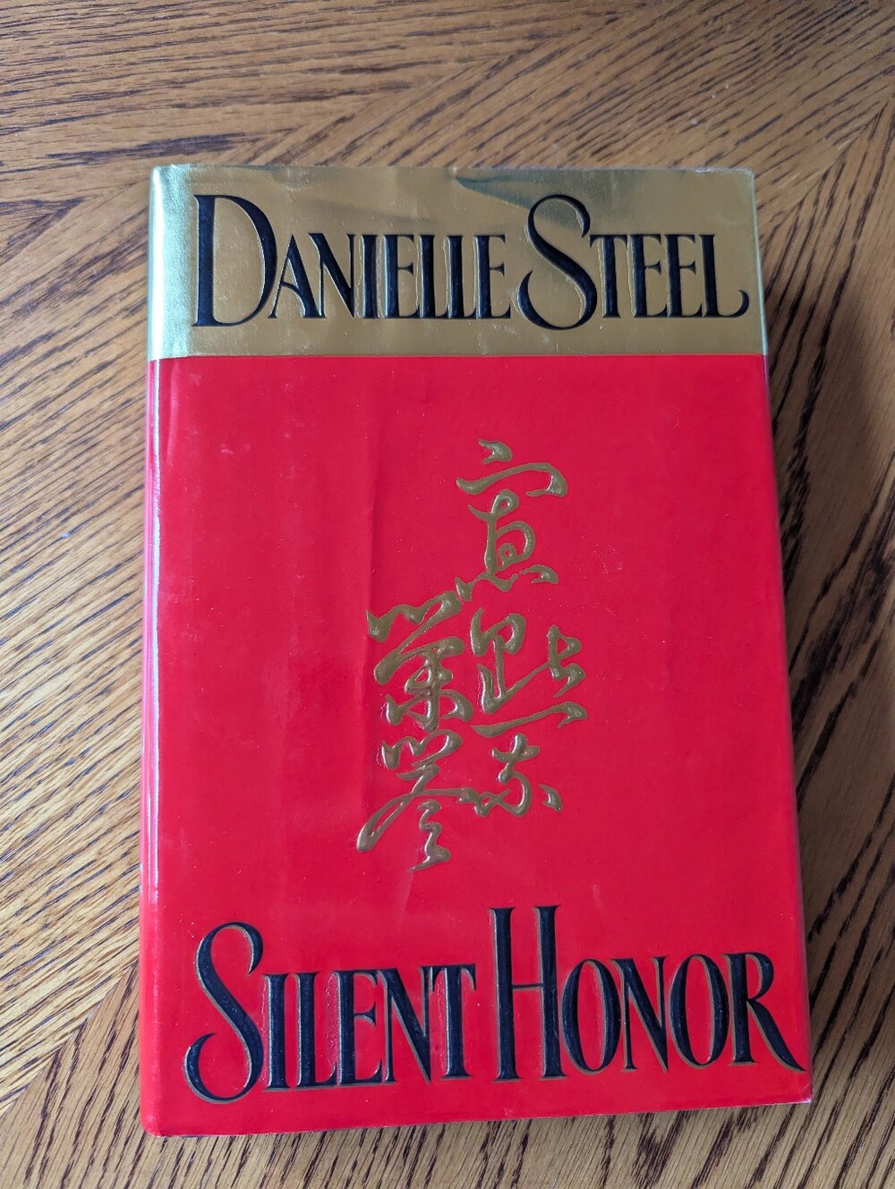 Danielle Steel - Silent Honor hardcover Book - like New.